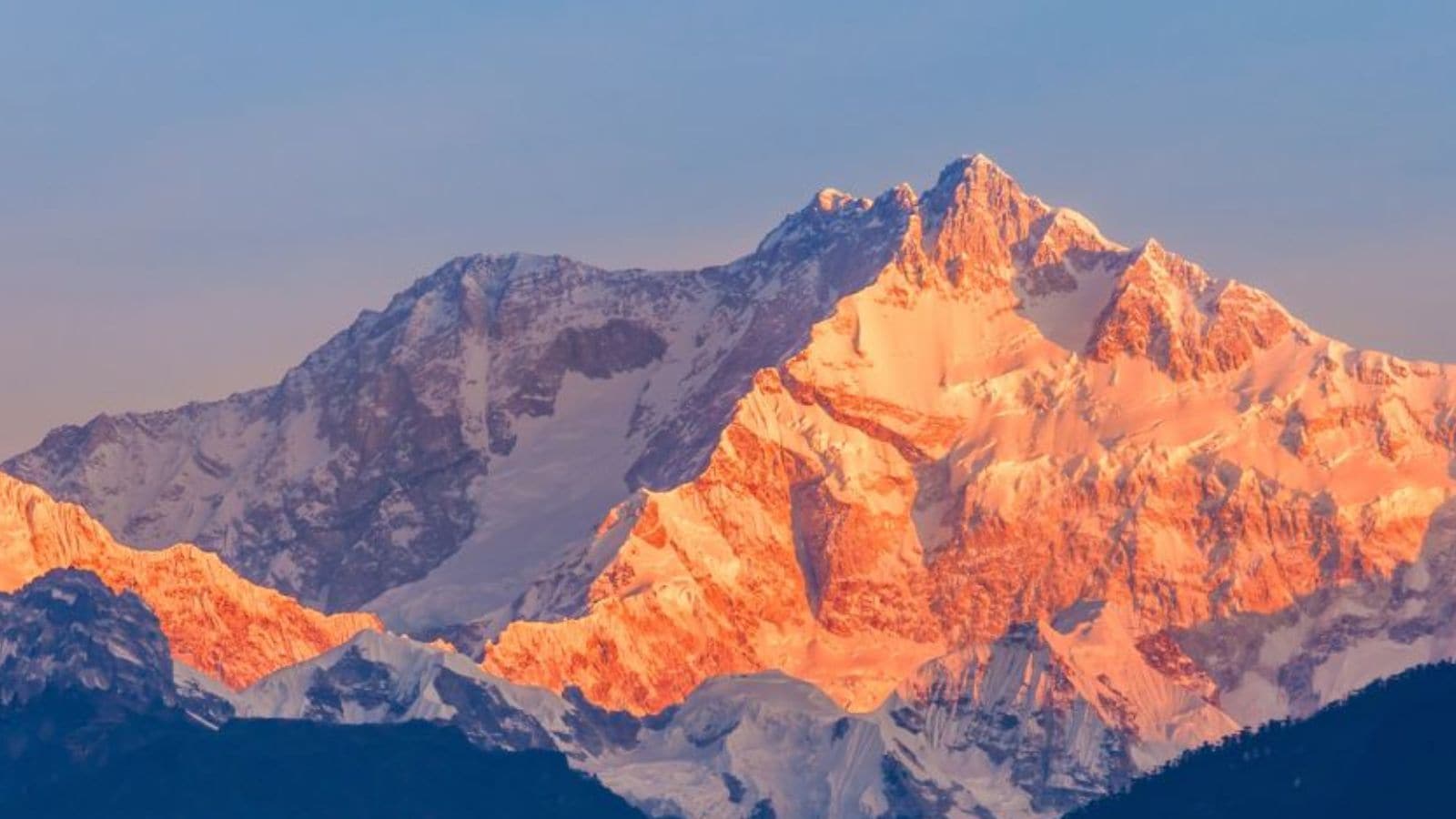 After days of rain and clouds, Kanchenjunga became visible from Darjeeling on Sunday, delighting tourists and boosting local spirits.