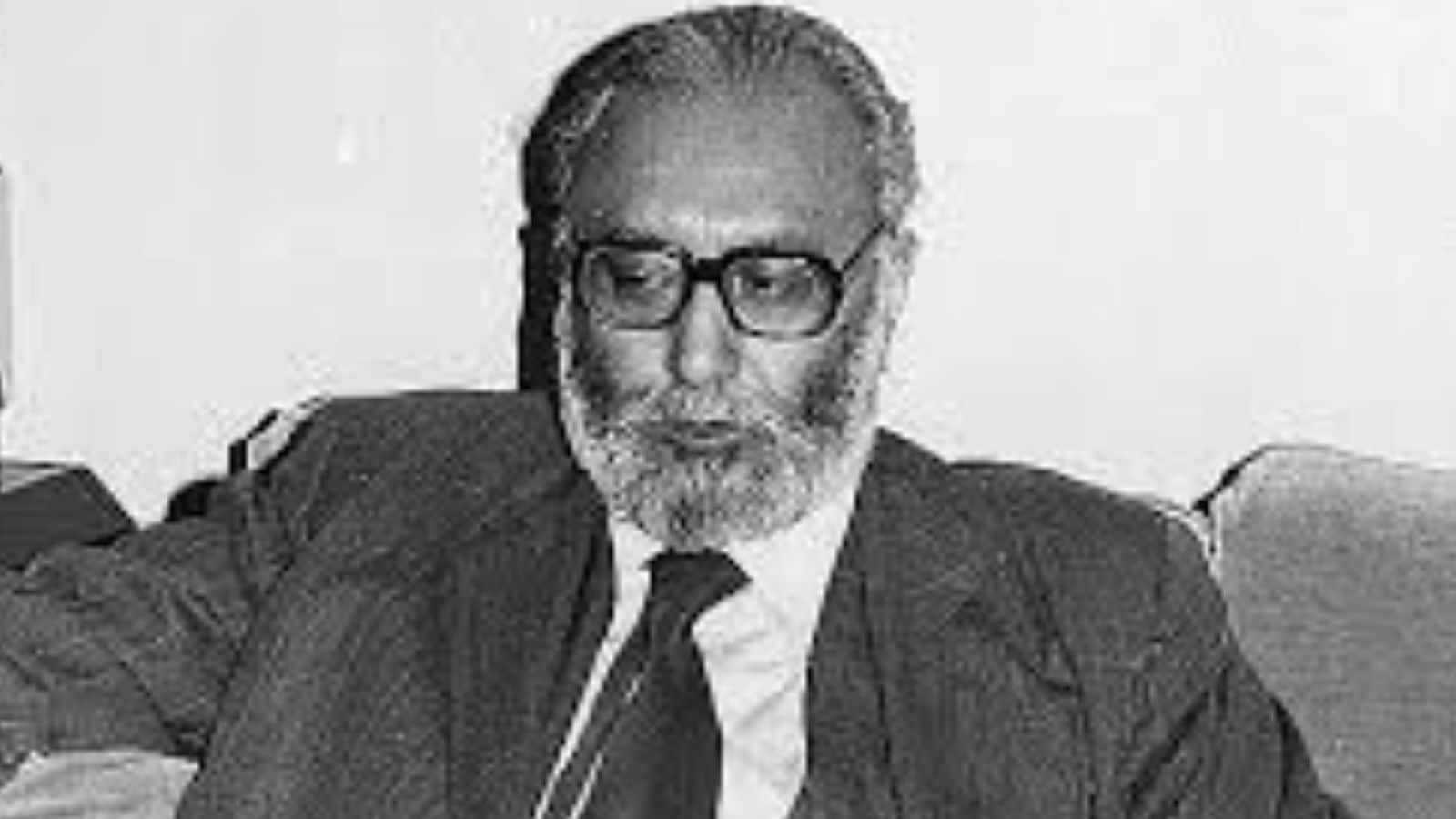 For over forty years, Salam remained active in theoretical elementary particle physics. He contributed to most major discoveries in his field during that period. Alongside his research, he was involved in international scientific initiatives. He worked on United Nations committees to promote science in developing nations. Salam famously eliminated “inessentials” like holidays, parties, and social entertainments to accommodate his staggering workload.