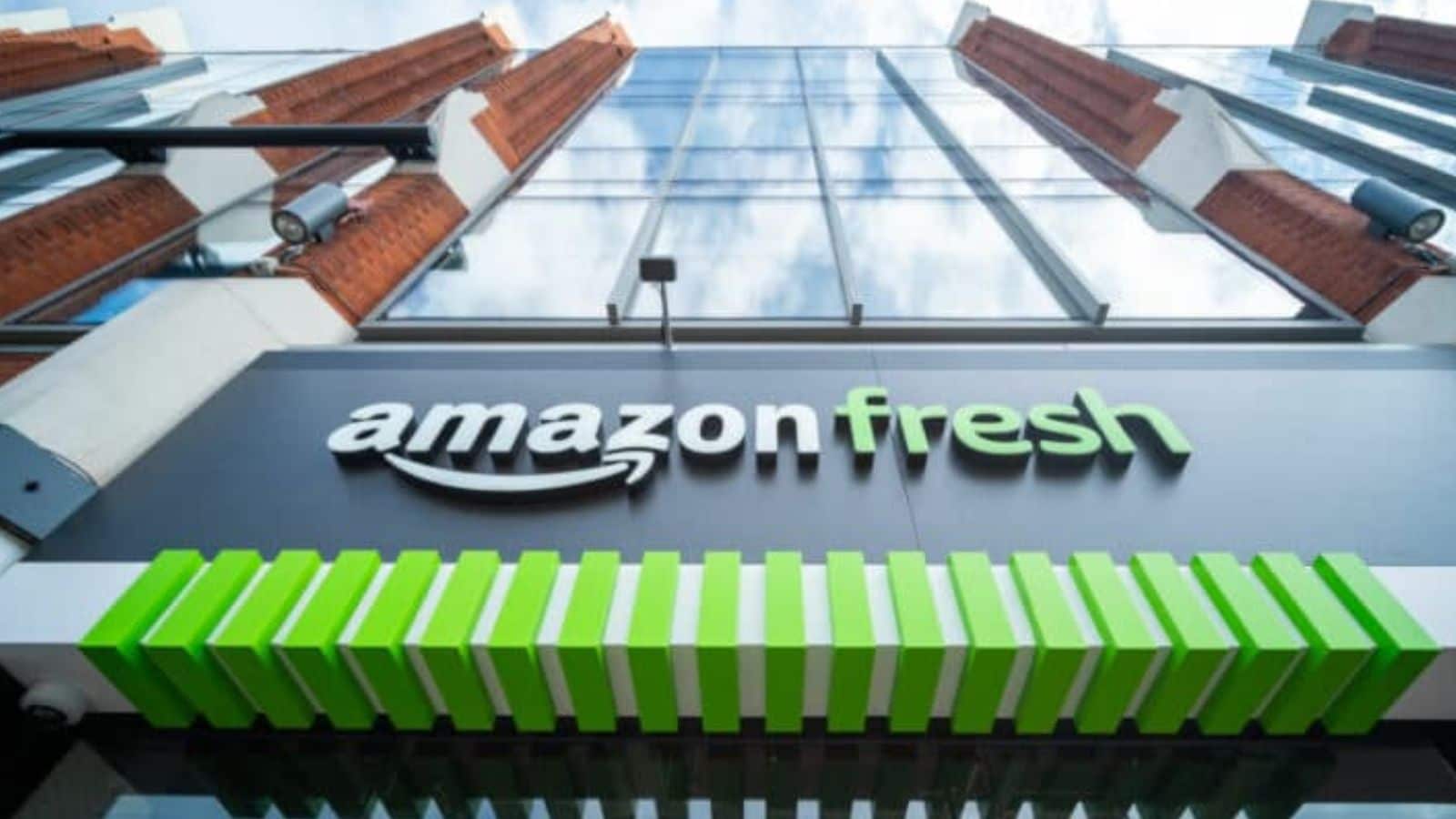 Online Grocery Delivery Continues
Grocery delivery from Amazon.com will keep running, even after store closures. The service now reaches over 5,000 cities and towns, offering same-day delivery of fresh food in many areas. Amazon Fresh online will remain active, allowing customers to order everything from fruits and vegetables to packaged groceries. The company is strengthening its digital grocery operations, making sure shoppers can still access essential items while physical stores are phased out. Online Grocery Delivery Continues
Grocery delivery from Amazon.com will keep running, even after store closures. The service now reaches over 5,000 cities and towns, offering same-day delivery of fresh food in many areas. Amazon Fresh online will remain active, allowing customers to order everything from fruits and vegetables to packaged groceries. The company is strengthening its digital grocery operations, making sure shoppers can still access essential items while physical stores are phased out.