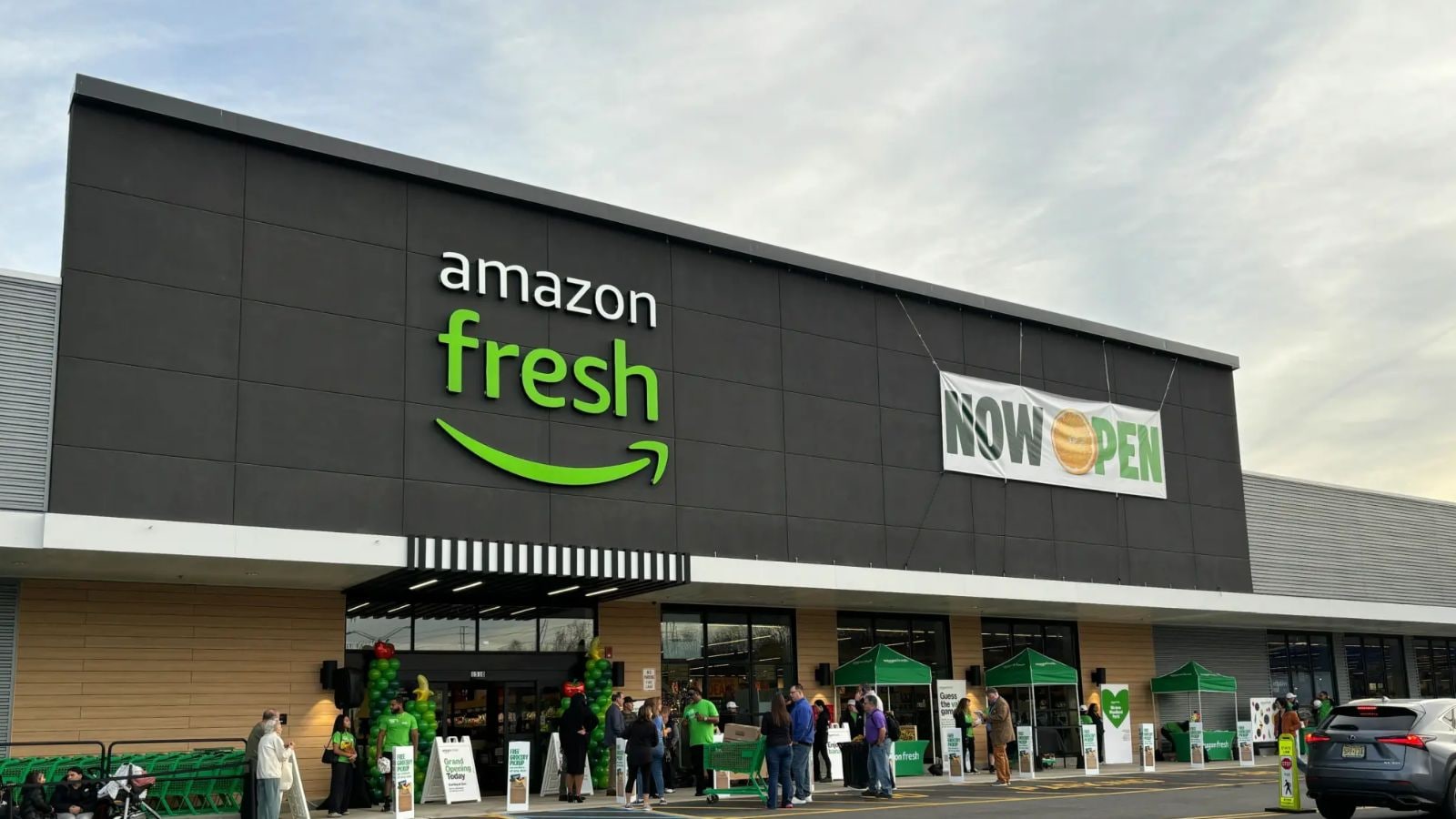 Amazon’s Future Grocery Strategy
Post-closures, Amazon is investing heavily in Whole Foods Market. The chain has reportedly grown over 40 per cent since 2017, and Amazon plans to open 100+ new locations. Some Amazon Fresh outlets may be converted into Whole Foods stores, offering a larger store footprint with premium and local products. Amazon is also exploring new formats, including in-store grocery sections and supercenter-style stores, while focusing on online growth to meet rising consumer demand. Amazon’s Future Grocery Strategy
Post-closures, Amazon is investing heavily in Whole Foods Market. The chain has reportedly grown over 40 per cent since 2017, and Amazon plans to open 100+ new locations. Some Amazon Fresh outlets may be converted into Whole Foods stores, offering a larger store footprint with premium and local products. Amazon is also exploring new formats, including in-store grocery sections and supercenter-style stores, while focusing on online growth to meet rising consumer demand.