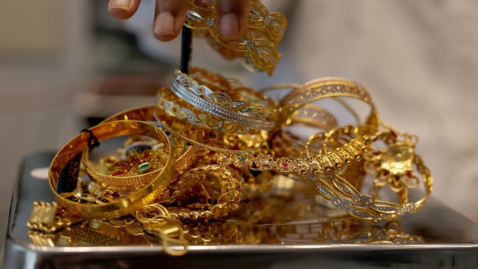 In between this, market analysts have shared their perspective. According to them, one major reason behind the fall in prices was aggressive profit-booking. Gold had touched record levels a day earlier with MCX prices nearing Rs 1,93,096 per 10 grams and global spot prices hitting around $5,594 per ounce. Traders rushed to lock in gains led to a sudden sell-off. As a result, 24-carat gold dropped by nearly Rs 823 per gram in a single session.