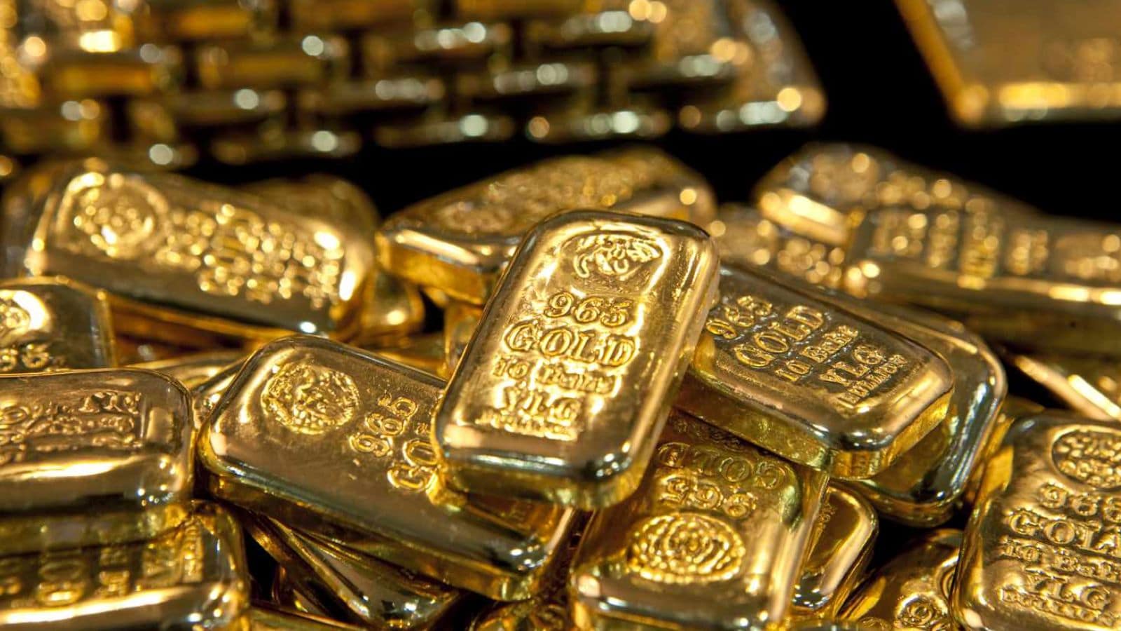 Looking ahead, analysts expect gold prices in India to remain strong in February. MCX gold which is currently trading near Rs 1,69,720 per 10 grams, is expected to climb up and could reach as high as Rs 2,21,599 by the end of the month. This suggests a potential upside of nearly 26 to 30 per cent if bullish triggers play out. For everyday buyers especially in Mumbai and Bengaluru, this means 24-carat gold could trade between Rs 16,500 and Rs 20,000 per gram in early February, with prices possibly moving up to Rs 22,000-23,000 per gram by month-end.