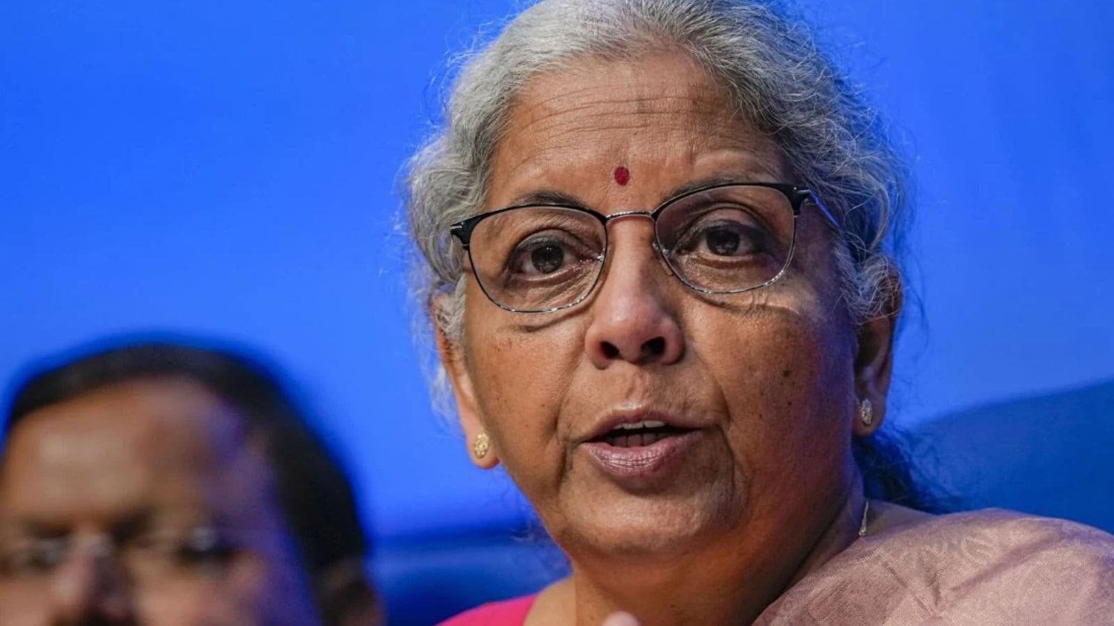 In 2019, Sitharaman wore a pink Mangalgiri silk saree with gold borders. The handloom weave from Andhra Pradesh symbolised her new approach and the gold border honoured India’s rich textile history. Sitharaman broke with tradition by using a "bahi khata" instead of a briefcase to carry the Budget papers, signalling her aim to combine modern economic policies with the country’s cultural heritage.