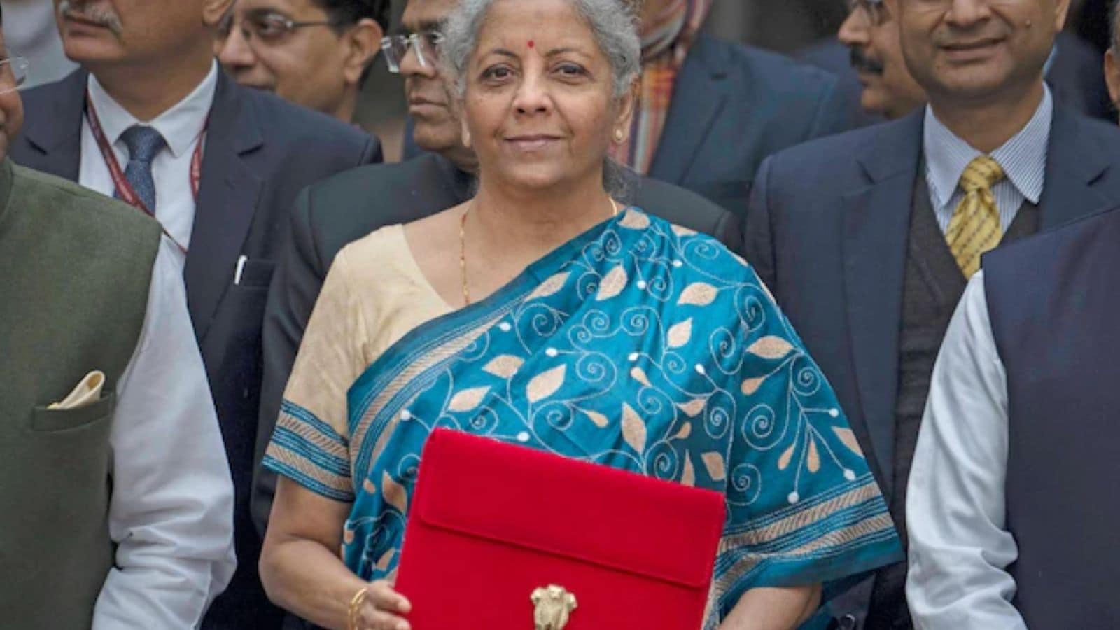 In 2020, as the Sitharaman chose a yellow saree, symbolising optimism about the country’s economy. The silk saree featured blue borders. While yellow represents hope, growth and new beginnings, blue stands for peace and stability. The choice reflected the government’s promotion of strength and perseverance during tough times.