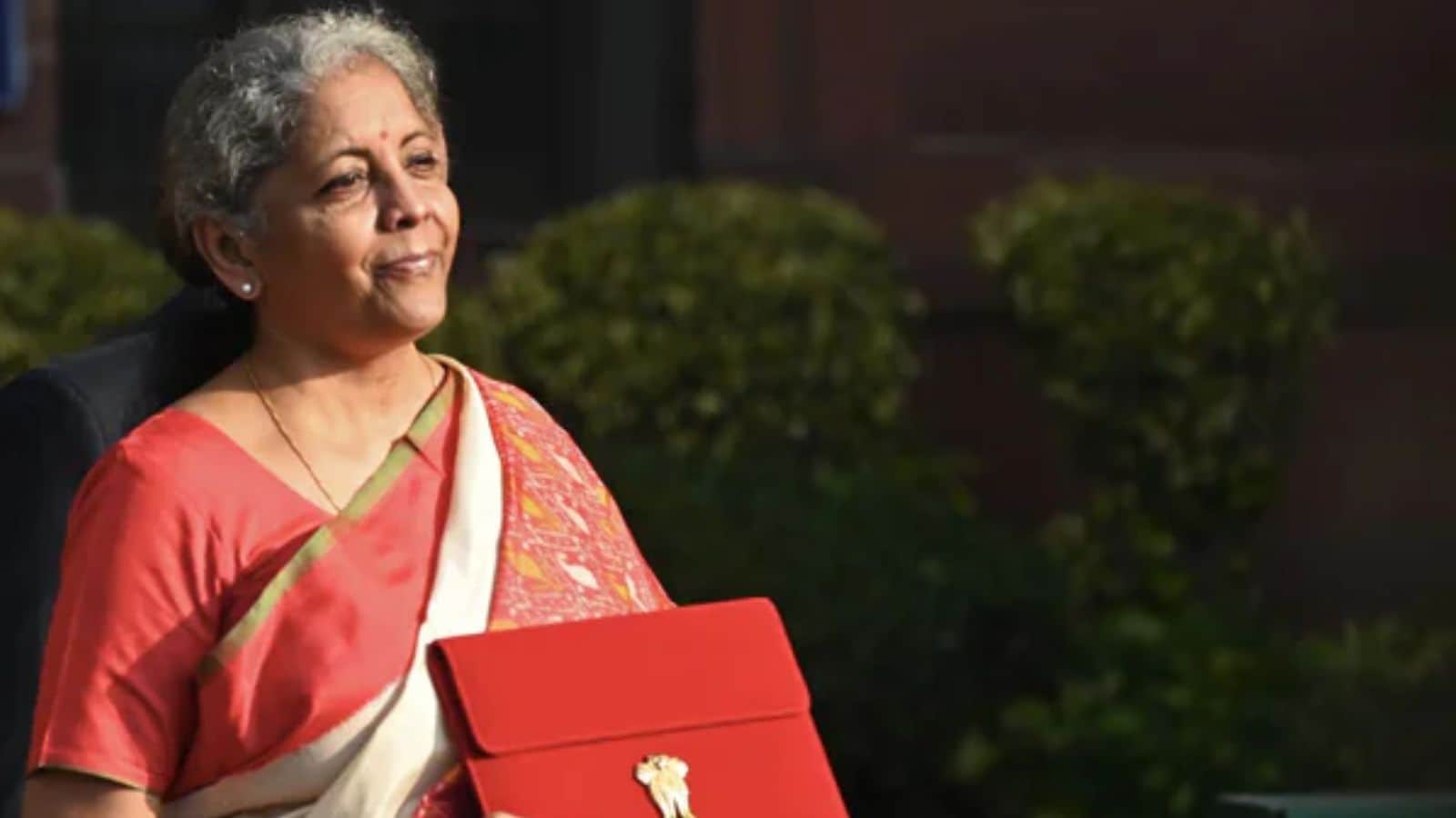 From 2021 to 2025, Sitharaman kept the poetic tradition alive though the style changed. There were fewer Urdu shayaris and more inspirational lines from Indian poets like Rabindranath Tagore. These were shared online especially for their relevance during post-COVID recovery and growth plans. Even if they didn’t go viral like the 2019-2020 speeches, people noticed them in news clips and social media threads.