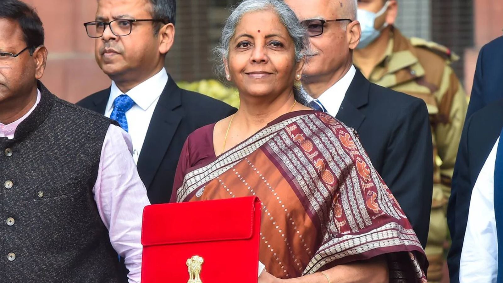 2022 A rust brown Bomkai saree with an off-white border was Sitharaman’s choice for the Budget presentation in 2022. The saree reflected the artistic heritage of Odisha’s Ganjam district with its silver zari work and intricate patterns. Sitharaman’s choice highlighted the government’s support for local artisans and preservation of traditional crafts.