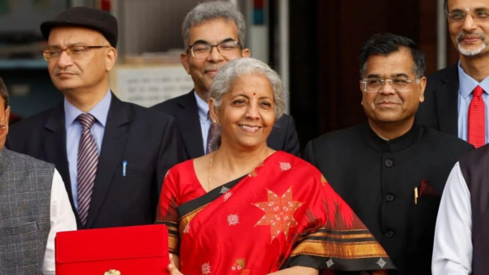 2023 The colour red symbolises power and energy. Nirmala Sitharaman’s saree for the Budget presentation in 2023 reflected her confident approach for India’s economy. She wore a red silk saree with a black-and-gold temple border featuring designs like chariots, peacocks, and lotuses. The designs represented stability, strength and tradition. 