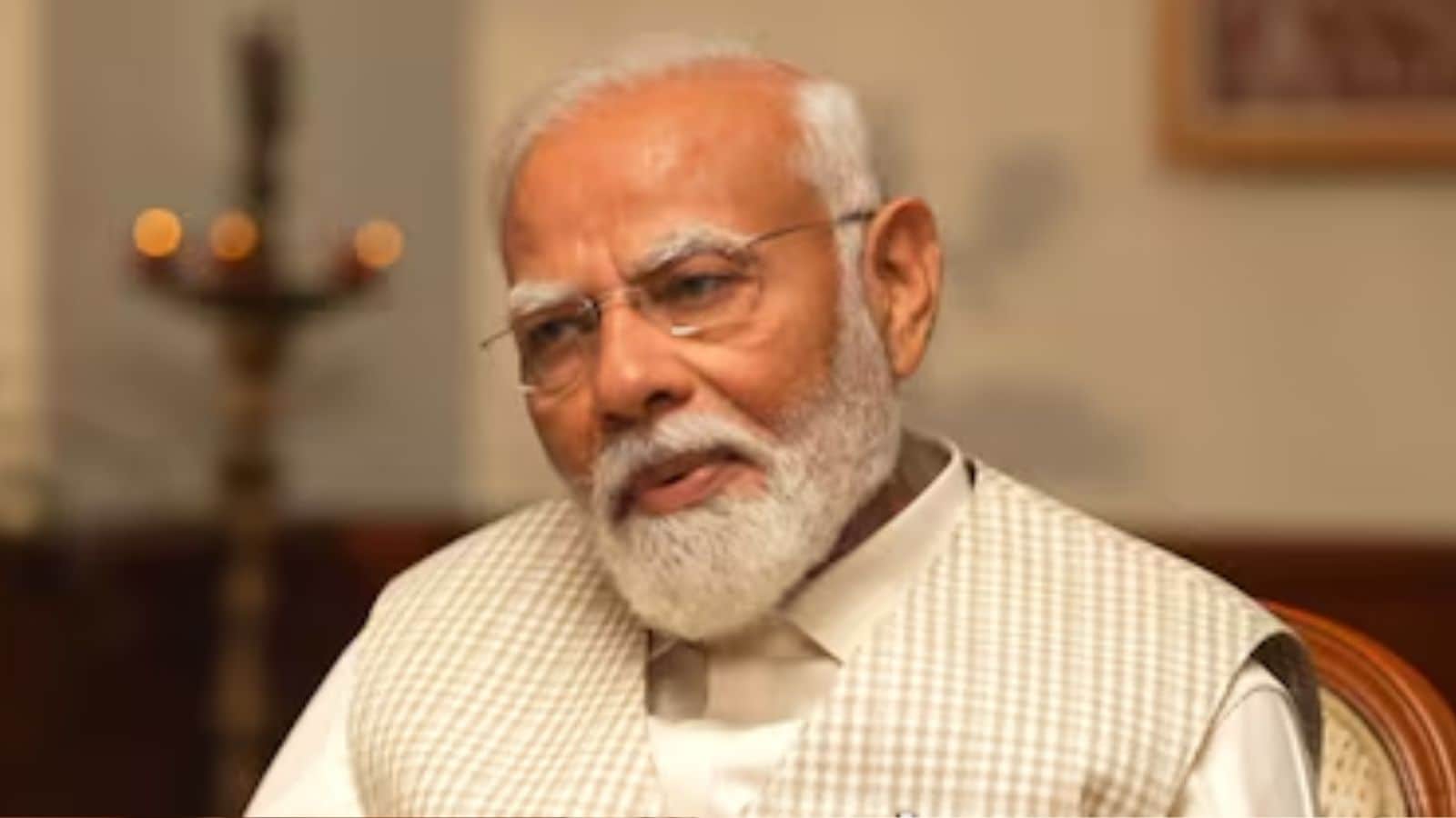 What Is The Role Of The Ministers?

Led by the Prime Minister, the Cabinet ministers convene for a brief meeting around 10:15 AM in Parliament House to look over and approve key proposals put forth in the Budget. This step precedes the start of the session. No other major ministerial actions
 are recorded in the morning.