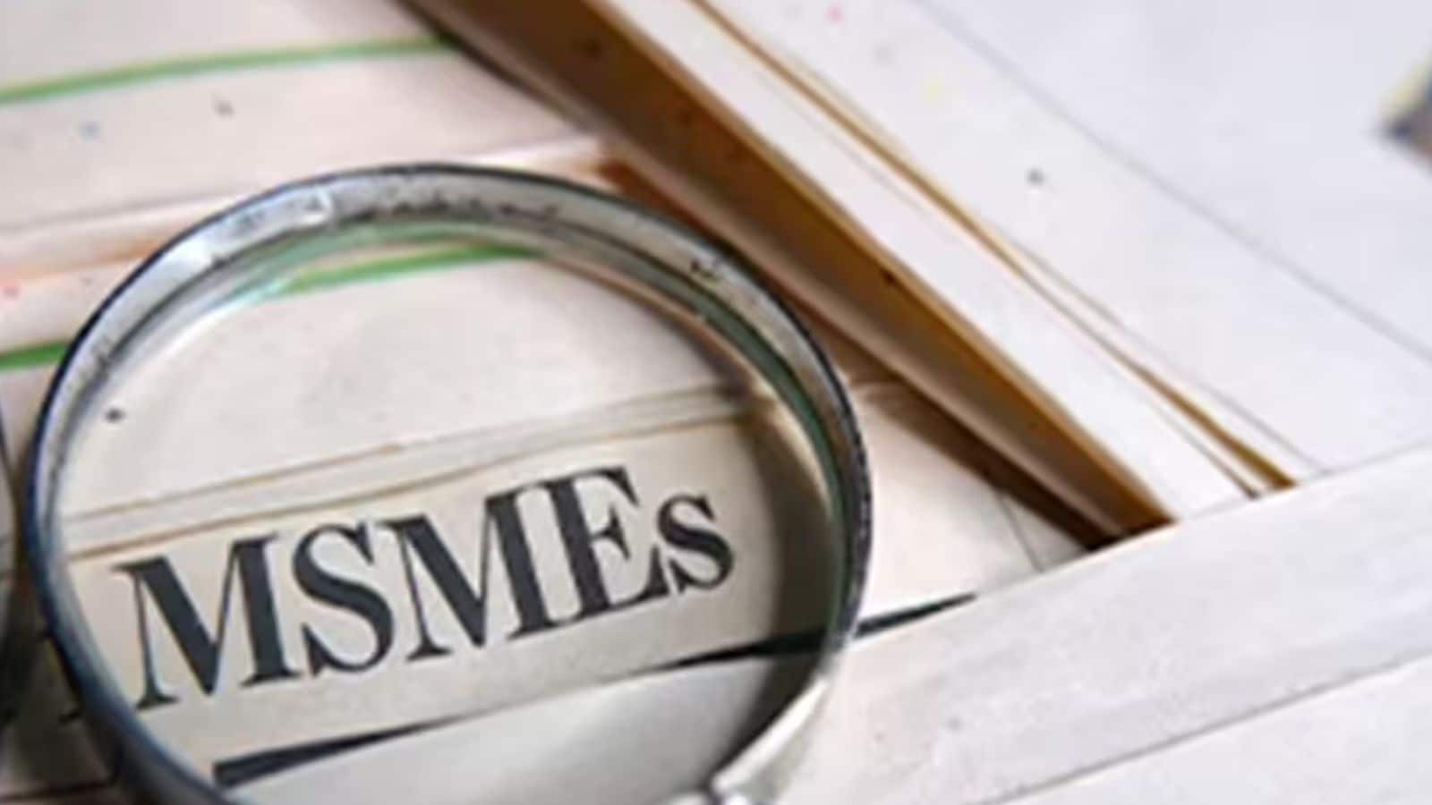 बुनियादी ढांचे पर बड़ा खर्च सिर्फ एक सुर्खी नहीं है; यह वास्तविक जीवन में भी दिखाई दे सकता है। सड़कों, रेलवे और एमएसएमई पर अधिक खर्च करने से नौकरियां पैदा होती हैं और छोटे व्यवसायों के लिए सस्ता ऋण मिलता है, जो अगर आप नौकरी की तलाश में हैं या कोई अतिरिक्त काम कर रहे हैं तो मदद करता है। इन्फ्रा (सड़क, रेलवे) और एमएसएमई पर अधिक खर्च युवाओं के लिए रोजगार पैदा करता है।