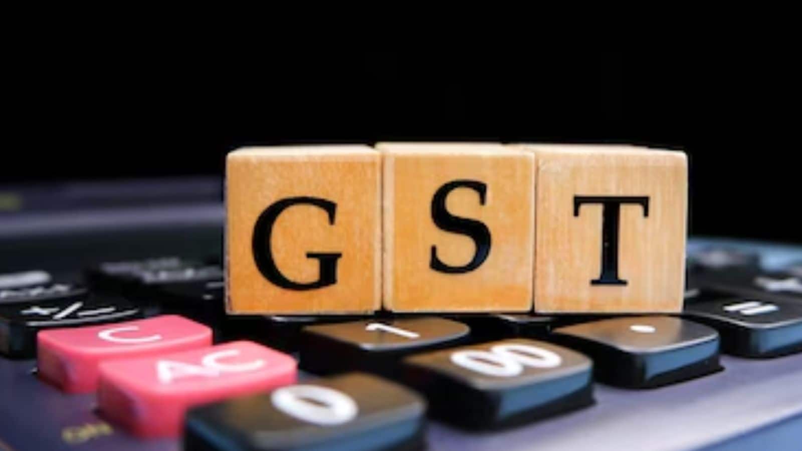 बजट का सबसे आसान प्रभाव रोजमर्रा के खर्चों पर पड़ता है। पेट्रोल/डीजल पर उत्पाद शुल्क में कटौती या वस्तुओं पर जीएसटी में बदलाव, यात्रियों और खरीदारों के लिए आवागमन और किराना बिल में सीधे तौर पर कमी। यहां तक ​​कि यहां छोटे-छोटे बदलाव भी घरेलू मैदान पर एक बड़ी जीत की तरह महसूस हो सकते हैं।