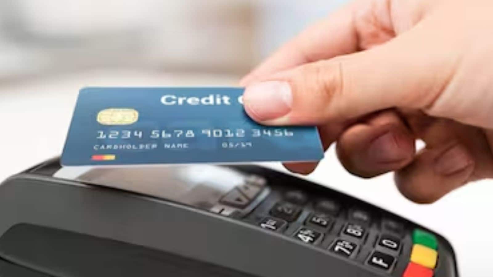 यदि आप घर खरीदने की योजना बना रहे हैं, तो बजट का दिन अतिरिक्त दिलचस्प हो सकता है। पीएमएवाई के तहत गृह ऋण कटौती का विस्तार हुआ है, जिससे पहली बार खरीदने वालों के लिए ईएमआई आसान हो गई है। मध्यवर्गीय घर खरीदार केंद्रीय बजट पर बारीकी से नजर रखते हैं क्योंकि यह कर छूट और योजना में बदलाव के माध्यम से घर खरीदना सस्ता बना सकता है। ये बदलाव सीधे ईएमआई में कटौती कर सकते हैं और महंगे शहरों में सामर्थ्य को बढ़ावा दे सकते हैं।