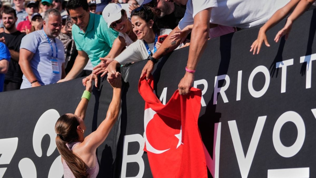 Australian Open Opening Day Chaos: Long Queues Force Ticket Sales Pause