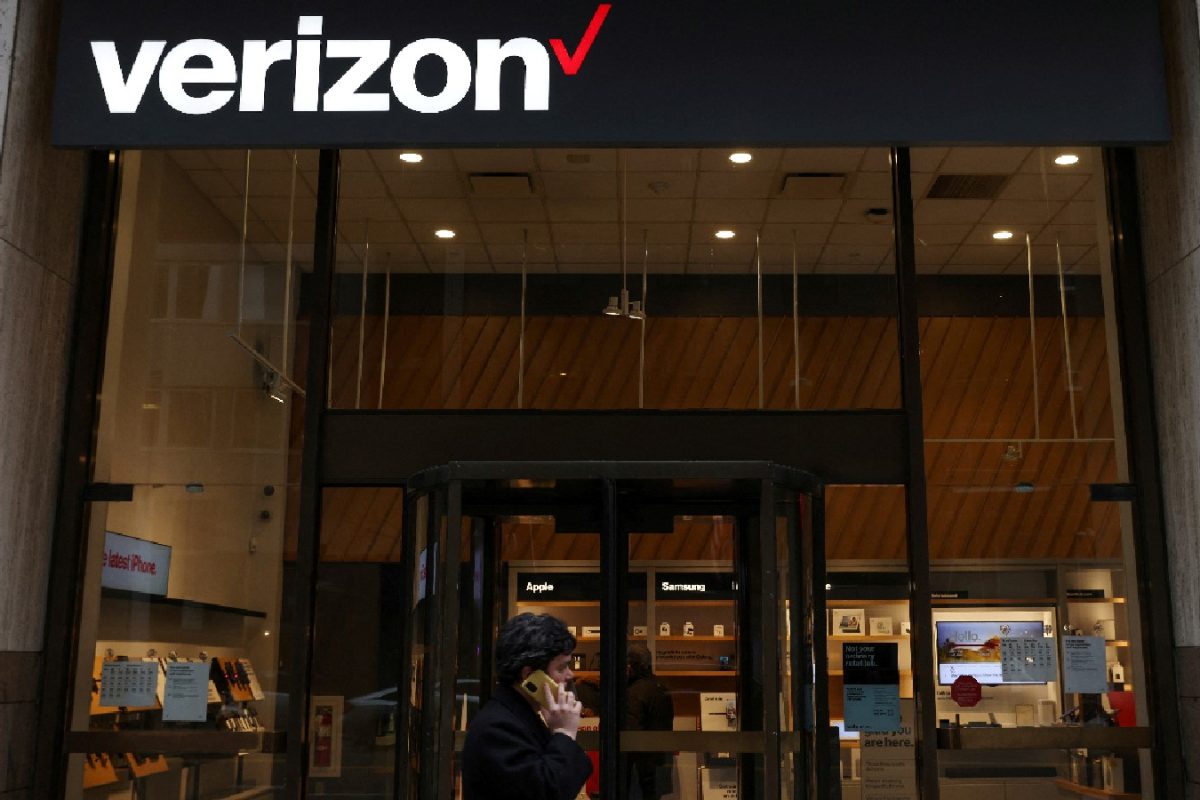 Verizon Down: Users Across US Report Phones Stuck In SOS Mode