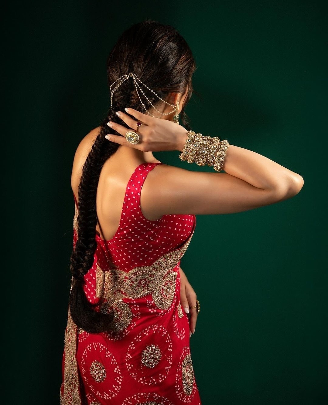 ddlj red dress She Grew Up Watching Shah Rukh Khan's DDLJ, Romanced A 50-Year-Old  Bollywood Star, Her Father-In-Law Is A Big Producer
