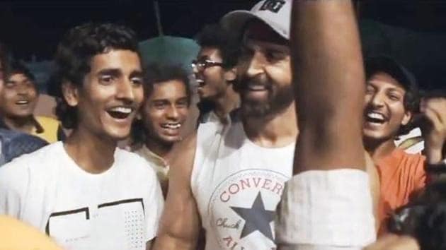 Even film sets haven’t escaped the song’s pull. In 2019, Hrithik Roshan shared a casual video dancing to Lollipop Lagelu with the cast of Super 30. Shot during downtime, the clip was light and unguarded. Fans responded because it felt spontaneous. The song sounded at home even there.