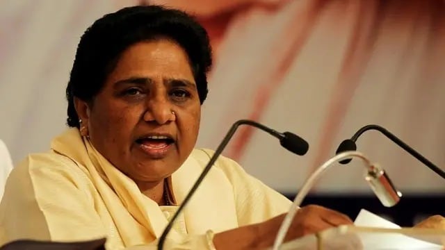 The scale only grew. By 2006, during her fourth term as chief minister, celebrations sprawled across UP. There were feasts, diamond jewellery on display, and lavish banquets at the Ambedkar Memorial in honour of her 51st birthday. Estimates pegged the expenditure at over Rs 20 crore.