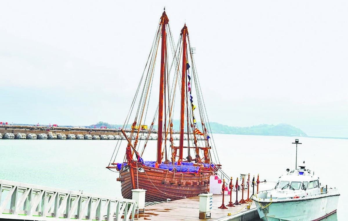 The ship’s sails display motifs of the Gandabherunda, a mythical two-headed bird which represents the Hindu god Vishnu, and the sun. The bow construction of the INSV Kaundinya bears a sculpted Simha Yali, which is a mythical creature from South Indian folklore. The deck is adorned by a symbolic Harappan-style stone anchor. Each element is a sign of ancient India’s rich maritime heritage. The ship’s sails display motifs of the Gandabherunda, a mythical two-headed bird which represents the Hindu god Vishnu, and the sun. The bow construction of the INSV Kaundinya bears a sculpted Simha Yali, which is a mythical creature from South Indian folklore. The deck is adorned by a symbolic Harappan-style stone anchor. Each element is a sign of ancient India’s rich maritime heritage.
