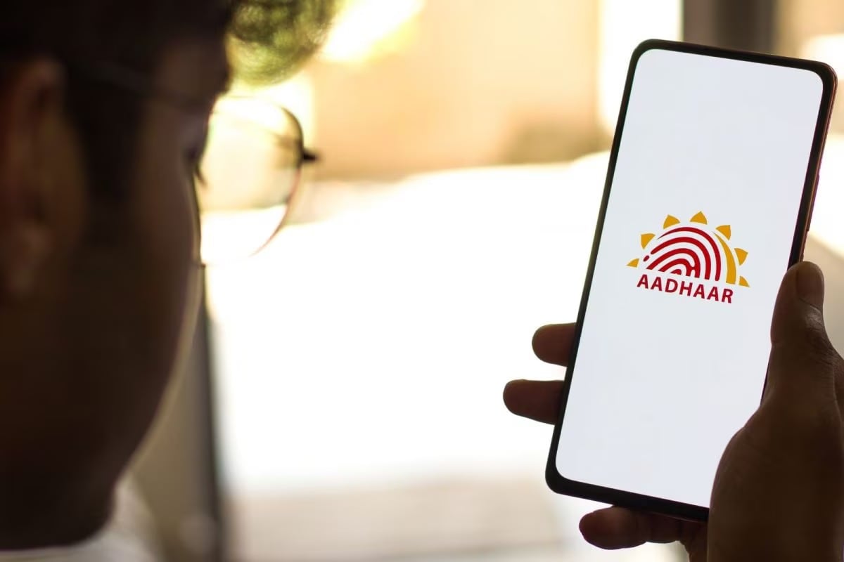 The system will now ask for Aadhaar verification to confirm your identity. Enter your Aadhaar details as shown on the screen. After verification, you can enter your new mobile number carefully. Make sure the number is active. This step is important because all future messages and OTPs related to your driving license will be sent to this number.