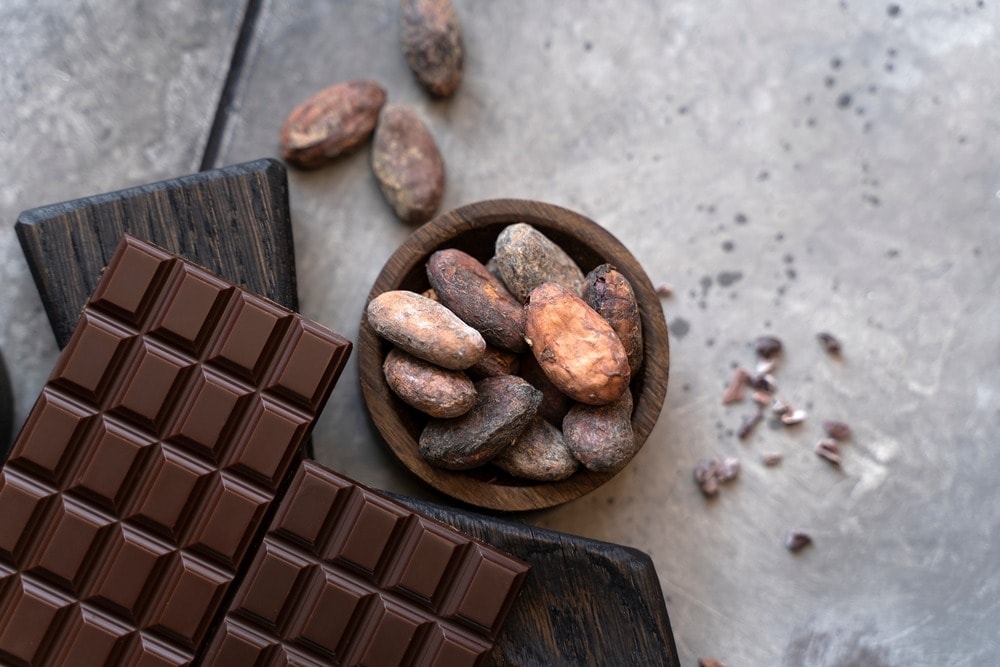 One of the clearest examples of this culinary mix is Borough Market. It is one of the oldest food markets in the city and remains one of the busiest. The market is packed with stalls selling artisan bread, cheeses, fresh seafood, pastries, handmade chocolates and global spices. Tourists and locals mingle freely here. It feels less like a market and more like a food festival that never ends. 