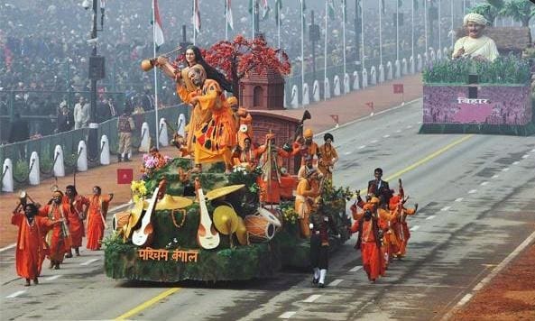West Bengal bagged the first position in the tableau category in 2016 as well. This time, the state's tableau was based on the 'The Wandering Minstrels' theme and depicted the famous Baul folk singers rendering the songs based on Bhakti and Sufi movement. Tripura's tableau on beautiful Unakoti sculptures, seen in a Shiva pilgrimage site, was named the second best, followed by Assam tableau showcasing the popular Rongali Bihu festival on the third position. A total of 23 tableau, including six from the Union ministries and departments took part in the parade. Assam Regiment was adjudged the best marching contingent in the Services category.