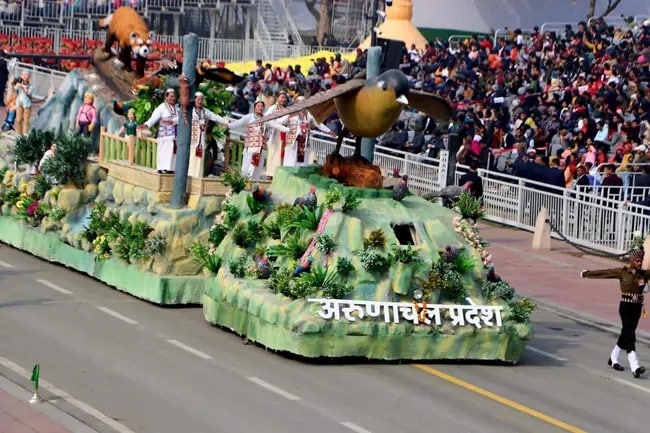  Arunachal Pradesh tableau, depicting the Yak dance, one of the popular pantomimes of the Mahayana sect of Buddhist tribes of the state, was adjudged the best in 2017, while Tripura’s tableau based on ‘Hojagiri’ dance was the second best. The third position was shared between Maharashtra and Tamil Nadu. While the tableau of Maharashtra depicted the commemoration of 160th birth anniversary of Lokmanya Balgangadhar Tilak, Tamil Nadu showcased the popular folk dance ‘Karagattam’ which forms an important event in temple festival celebrations. This year, 23 tableau took part, including six from central ministries or departments, while Madras Engineer Group was named the best marching contingent.