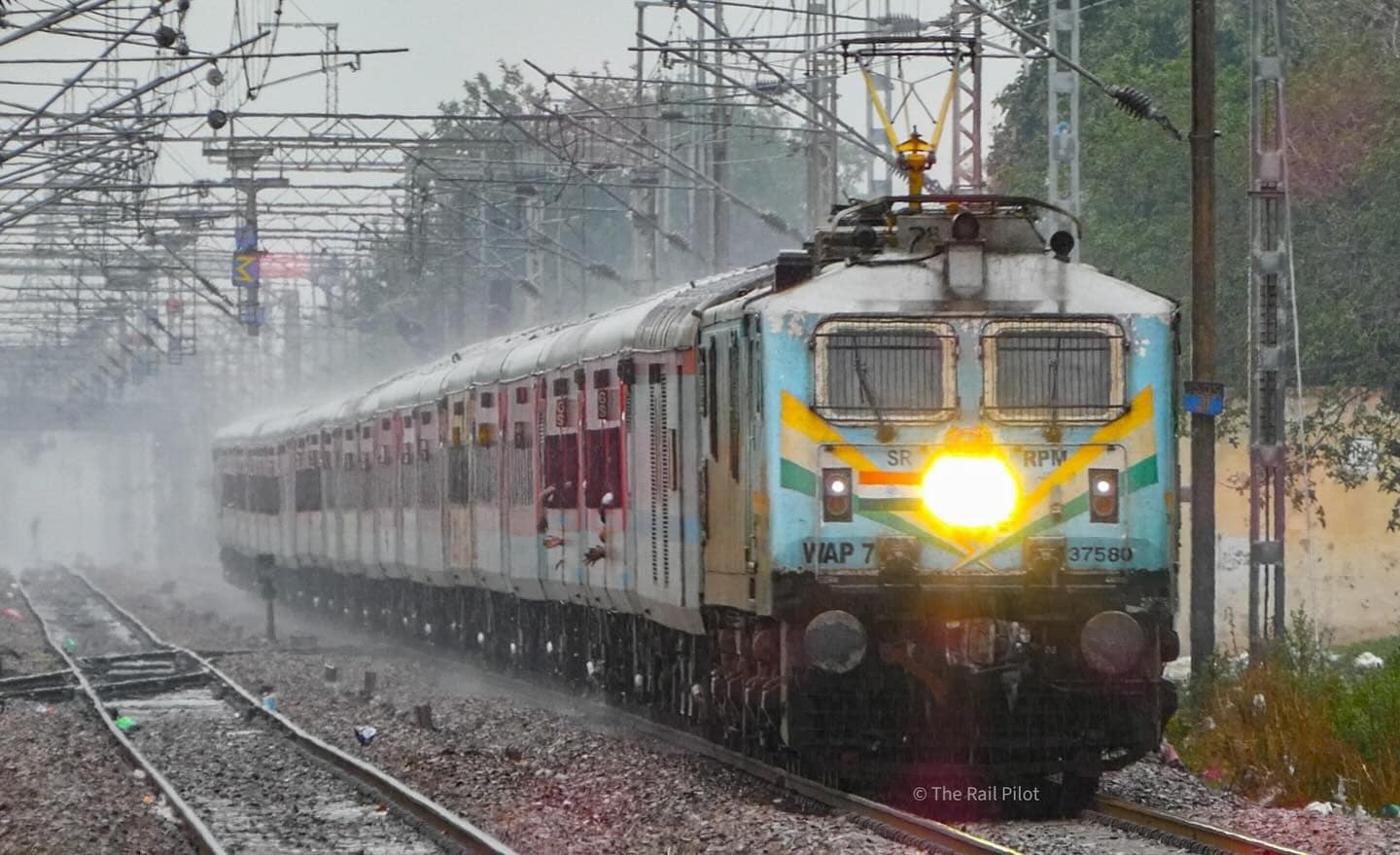The train is none other than the Grand Trunk Express, also known as GT Express. Introduced in 1929 by the Indian Railways, it’s one of the oldest trains in the country. The name derives from the Grand Trunk Road, one of the oldest road routes in Asia. Just like the Grand Trunk Road, the GT Express also connected India and Pakistan in the colonial times.