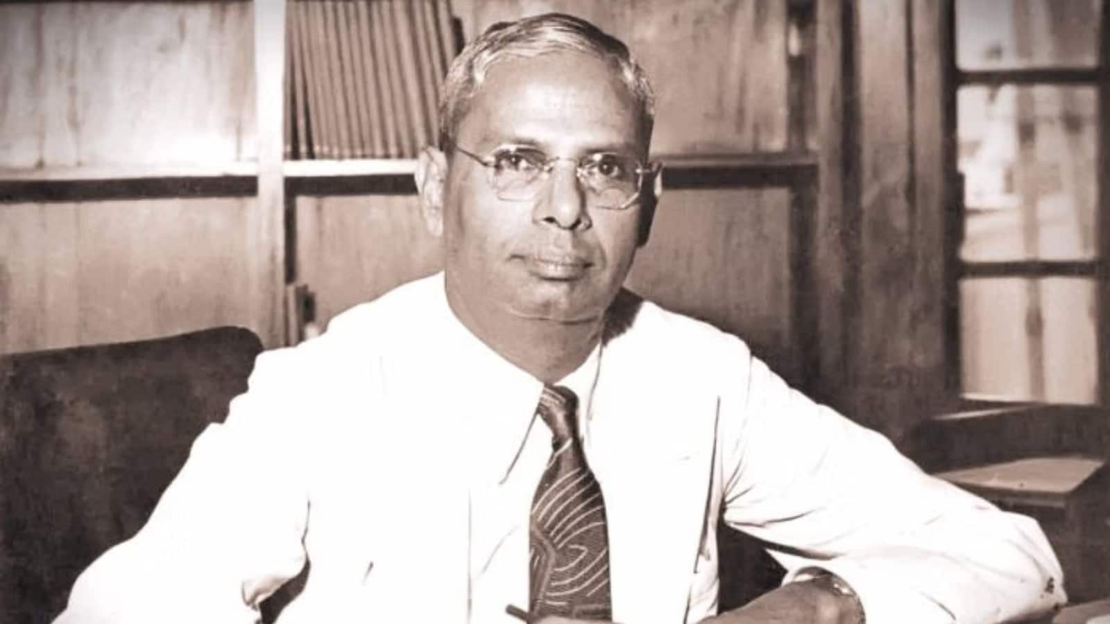 The first Union Budget of independent India was presented by R. K. Shanmukham Chetty on November 26, 1947. He wore a dark pinstripe three-piece suit, white shirt and a tie. He finished the look with round, rimless spectacles and neatly side-parted hairstyle. One detail that stood out was the leather satchel he carried. That simple bag started the tradition of Finance Ministers walking in with a budget briefcase.