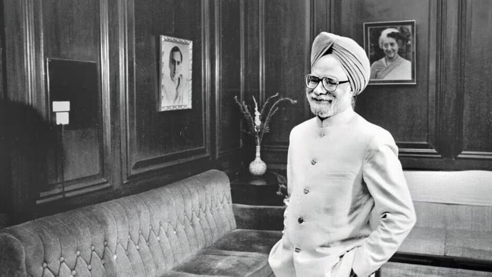 Manmohan Singh’s Budget appearances during the early 1990s came at a time of major economic change. As Finance Minister from 1991 to 1996, he presented budgets that reshaped India’s economy. Along with his policy decisions, his appearance became instantly recognisable. He consistently wore a formal suit during Budget presentations. The powder blue turban he paired with it became his signature. Over time, that turban turned into one of the most remembered visuals from Budget Day history.