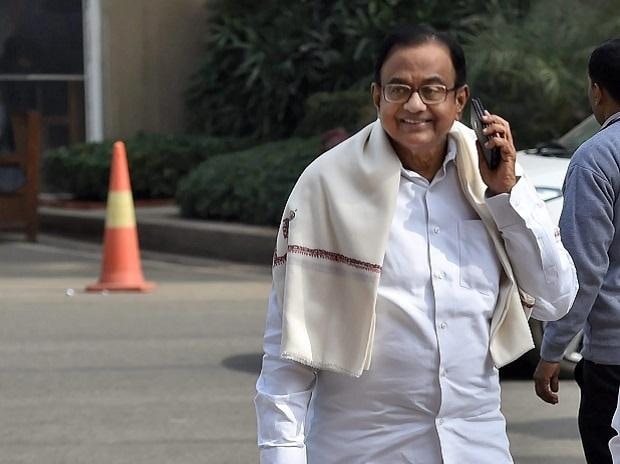 P. Chidambaram always kept his Budget Day dressing firmly rooted in Tamil tradition. No matter which tenure it was, his look almost never changed. He usually walked into Parliament wearing a plain white veshti or dhoti, along with a white shirt. This style is commonly seen in Tamil Nadu during formal and important occasions. Reports often noted that he chose fine cotton veshtis with a very thin, barely noticeable border.