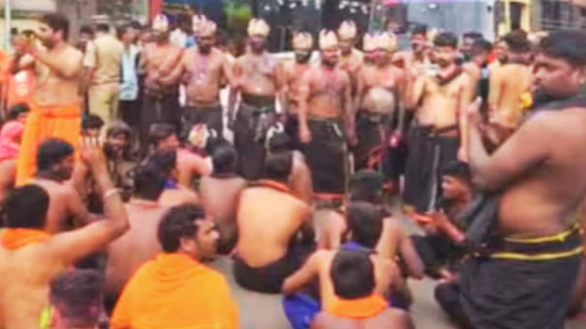 Ayyappa Devotees Allege Restrictions Being Imposed On Them In Kerala, Sing Bhajans On Roads