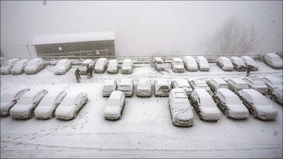 Several states, including Himachal Pradesh and Jammu and Kashmir, are experiencing fresh snowfall. Check out places to visit. (PTI)