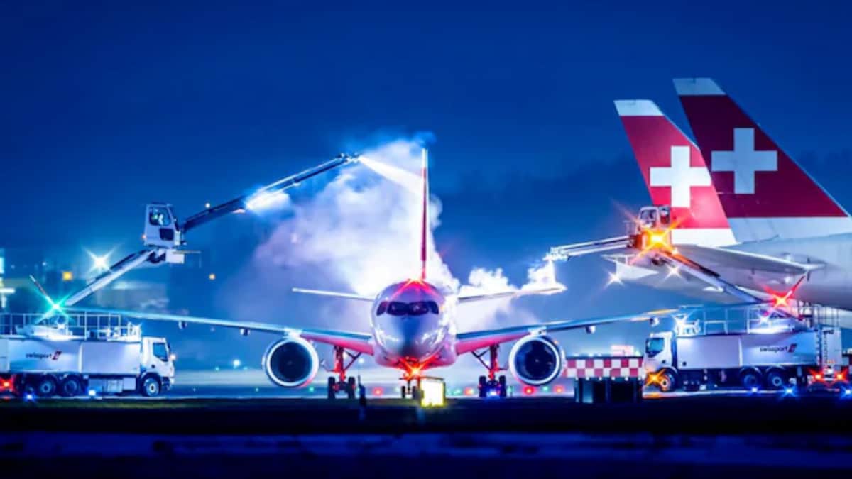 How Ice On Planes Can Lead To Disaster And How It’s Prevented | Explained