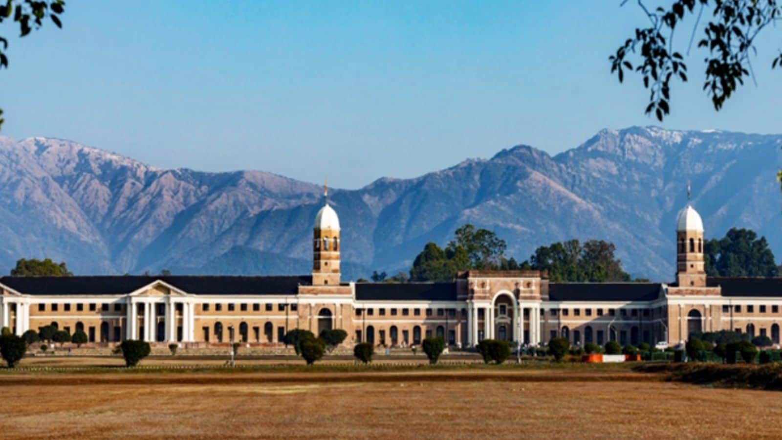 7. Dehradun (Uttarakhand) Set in the Himalayan foothills, Dehradun is known for cleaner air, yoga and wellness centres, and a peaceful spiritual vibe.
