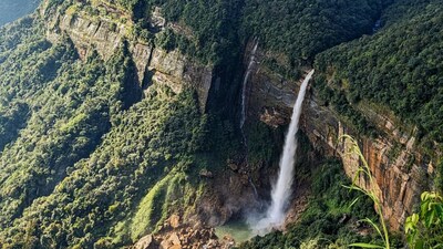 Top 8 Reasons Why Meghalaya Should Be On Your Travel Bucket List