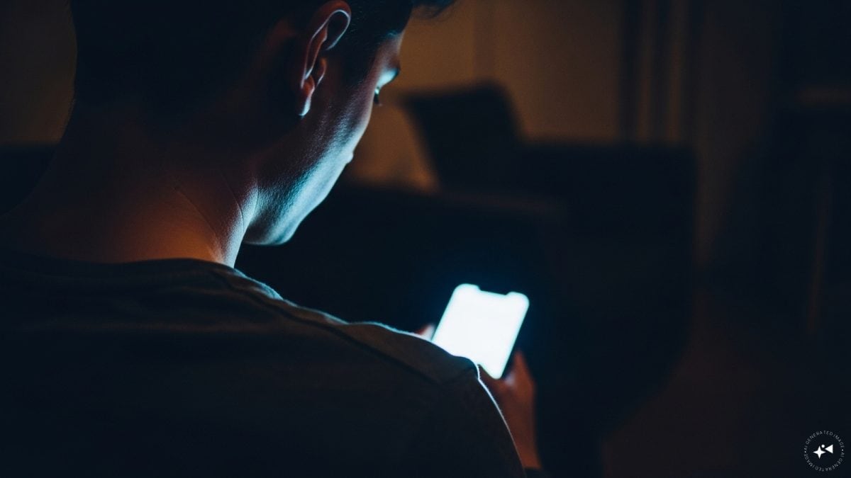 Addicted To Social Media? These Anti-Doomscrolling Influencers Are Here To Help