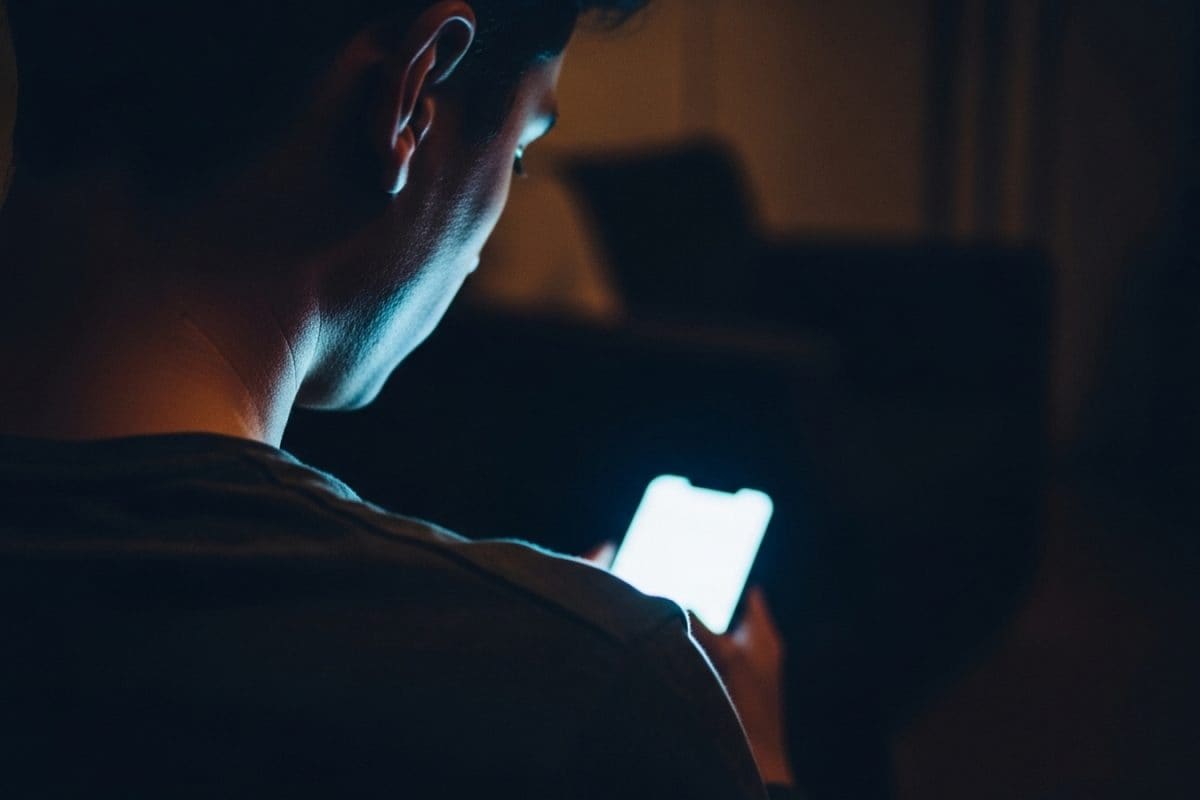 Addicted To Social Media? These Anti-Doomscrolling Influencers Are Here To Help