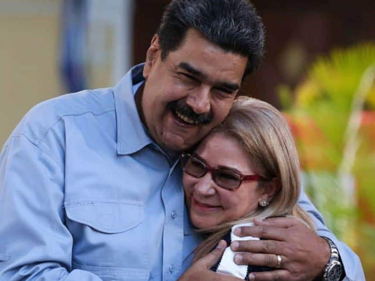 Maduro and wife literally dragged from bedroom, america Delta Force, Venezuala crisis, मादुरो और उनकी पत्नी को बेडरूम से घसीटा, अमेरिका डेल्टा फोर्स
