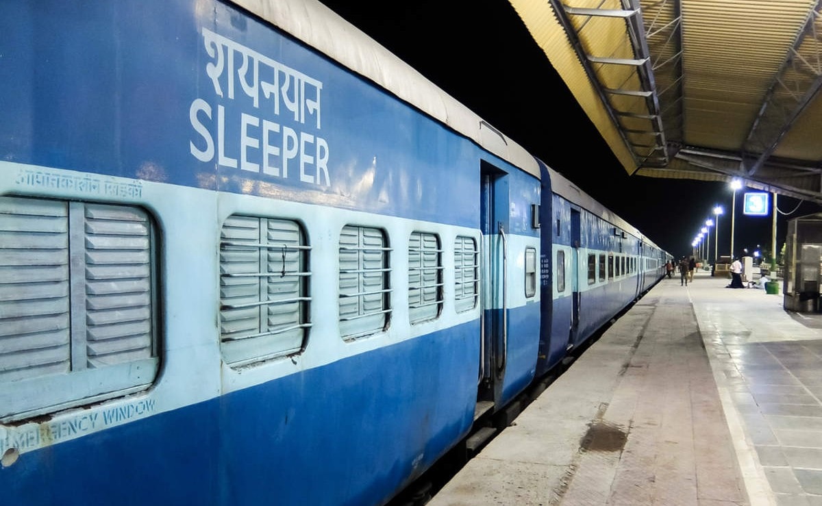 भारतीय ट्रेनों में कितनी शराब की अनुमति है और शराब ले जाने के लिए भारतीय रेलवे के नियम क्या हैं?