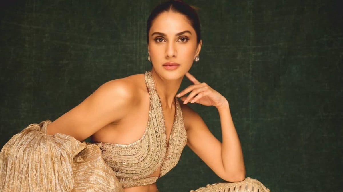 Vaani Kapoor Stuns In Lehenga, Proves All That Glitter Is Not Only Gold | Fashion News