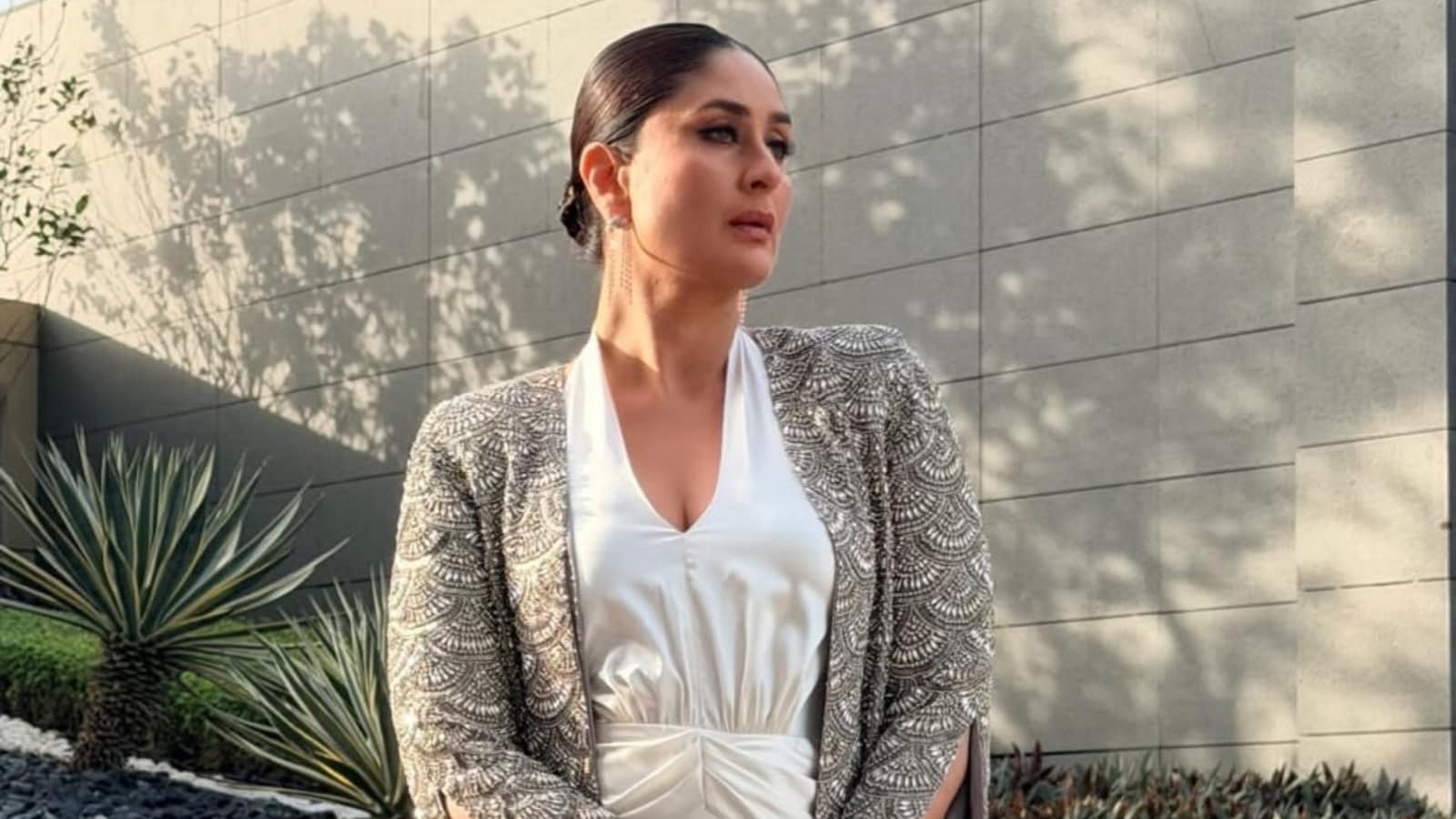 Kareena Kapoor Khan makes a statement in jewellery from Malabar Gold and Diamonds. Kareena Kapoor Khan makes a statement in jewellery from Malabar Gold and Diamonds.