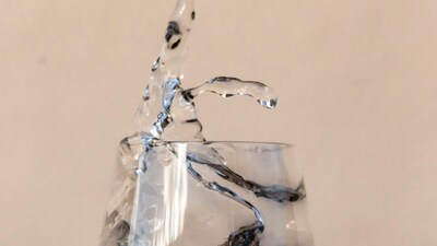 Water filters in purifiers change gradually, influenced by water source, usage and maintenance.