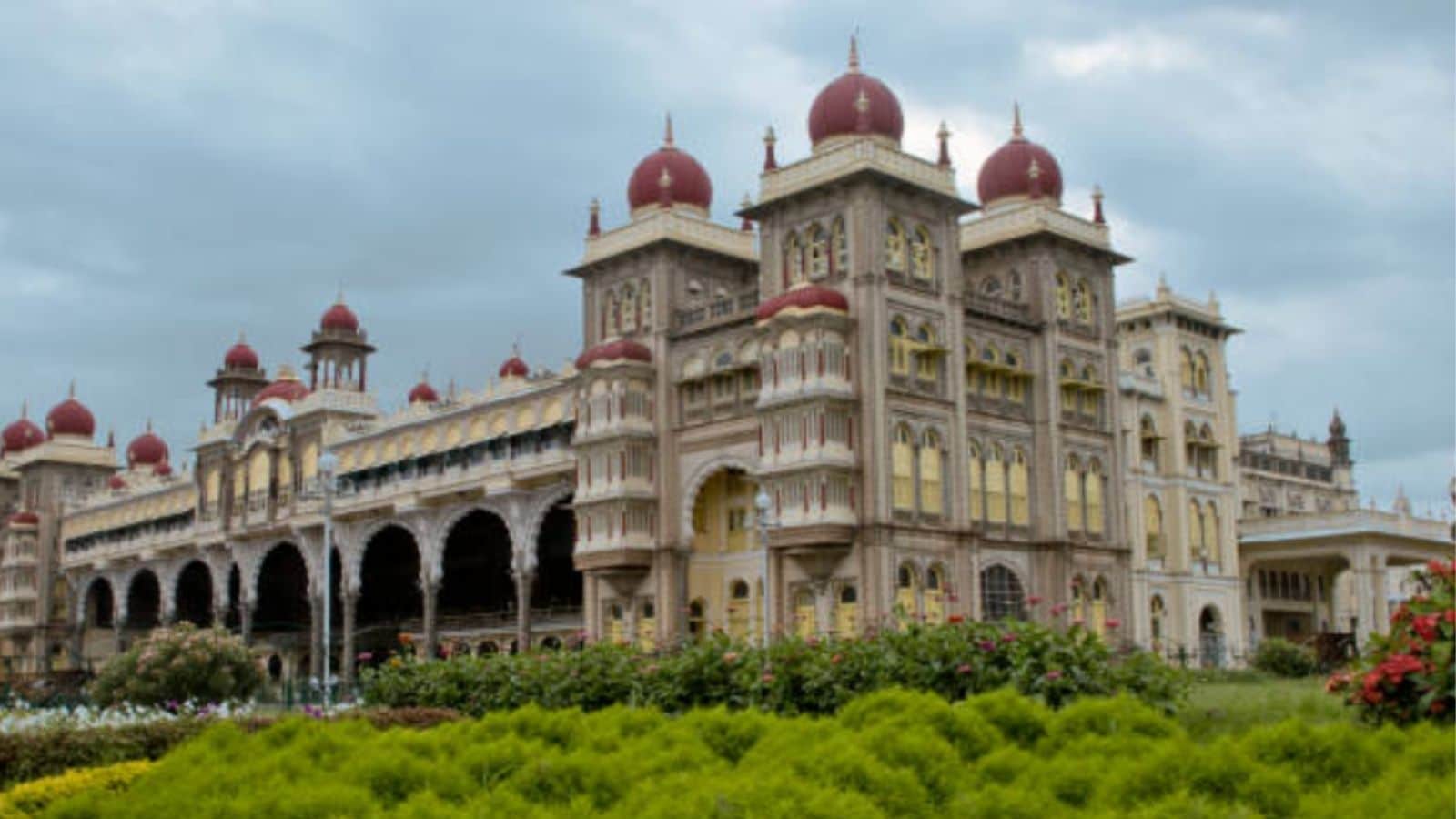  A clean, green city with low congestion, Mysuru blends strong civic sense with a calm cultural atmosphere and reliable healthcare.