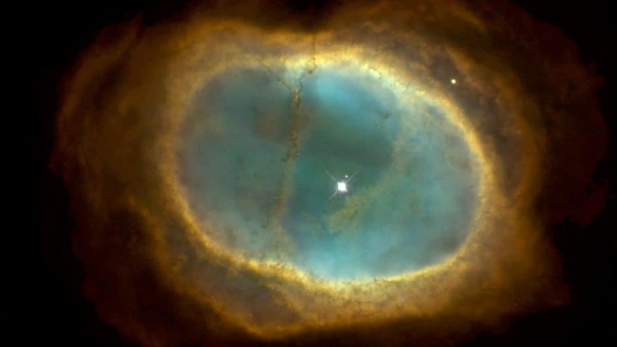 What Is the Mysterious 'Ring Nebula' Spotted 2,600 Light-Years From Earth?