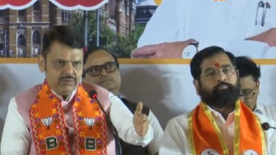 CM Devendra Fadnavis and Eknath Shinde (right) during the launch of the manifesto. (X)