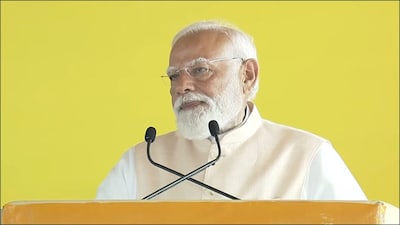 PM Modi speaking at a rally in Madhuranthakam, Tamil Nadu.