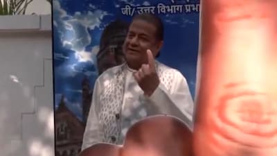 Anup Jalota shows his inked finger after voting.(Photo Credit: Instagram)