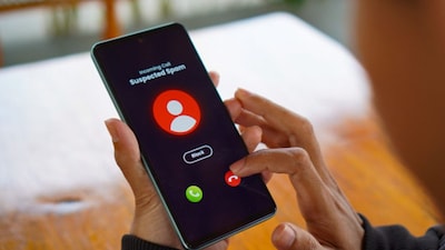 Spoofing remains a major challenge. In many scam calls, the number displayed is not the actual origin of the call. (Getty Images)