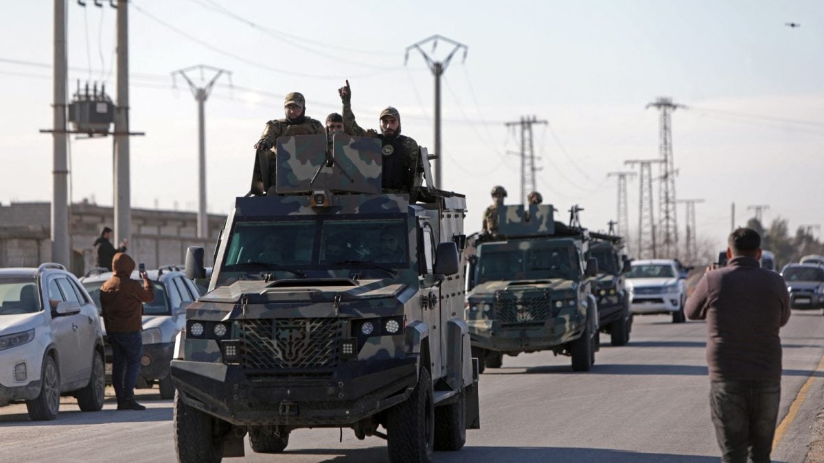 US Strikes Kill Al-Qaeda-Linked Leader, Kurdish Forces Leave Syria's Largest Oil Field | Top Updates