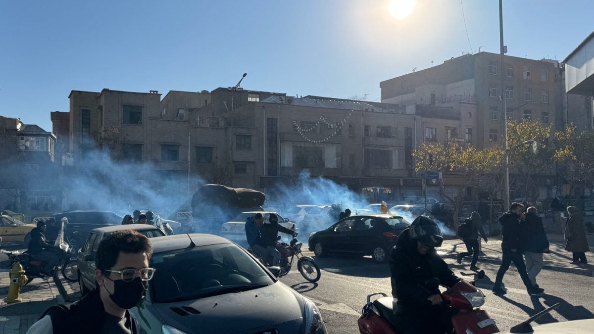 Chants Of 'Reza Shah' And 'Death To Khamenei' Ring Out As Protests Escalate In Iran