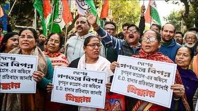 TMC members stage a protest against the Enforcement Directorate's raid at the office of political consultancy firm I-PAC. (PTI)